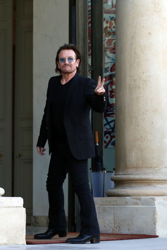 Le chanteur et confondateur de l'ONG ONE, Bono (groupe U2) est reçu par le président de la République française, dans la perspective du prochain G7, au palais de l'Elysée à Paris, France, le 10 septembre 2018. © Stéphane Lemouton/Bestimage