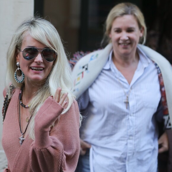 Laeticia Hallyday, Sébastien Farran, Isabelle Camus ont déjeuné ensemble au restaurant Joia de Hélène Darroze à Paris. Le 8 octobre 2018.