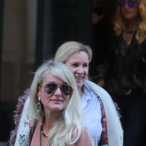 Laeticia Hallyday, Sébastien Farran, Isabelle Camus ont déjeuné ensemble au restaurant Joia de Hélène Darroze à Paris. Le 8 octobre 2018.