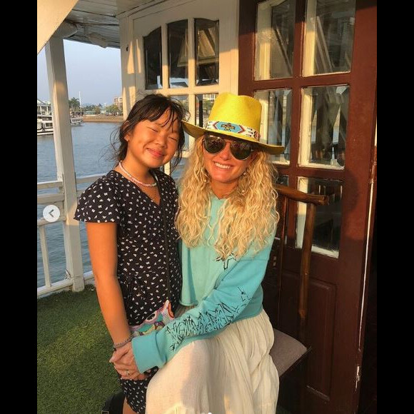 Laeticia Hallyday au Vietnam pour Noël avec ses deux filles Jade et Joy. Photo publiée sur Instagram le 25 décembre 2018.