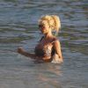 Exclusif - Victoria Silvstedt, toujours aussi sexy, se baigne à Saint-Barthélemy. La blonde pulpeuse suédoise passe ses vacances de Noël au soleil dans les Caraïbes. Le 22 décembre 2018
