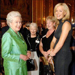 Elizabeth II et June Whitfield lors d'une cérémonie à Windsor, le 3 mai 2006.