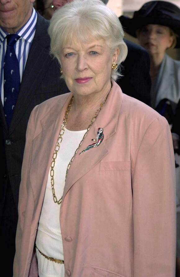 June Whitfield à Londres, le 24 juin 2002. 
