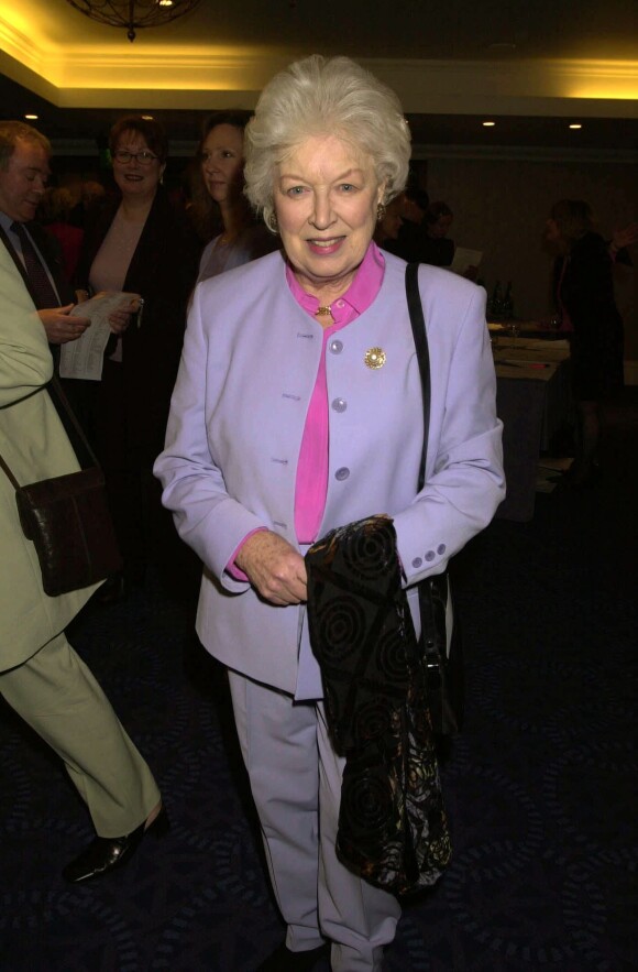 June Whitfield à Londres le 14 mars 2001.
