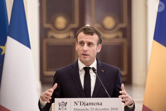 Le président de la République Emmanuel Macron est reçu par le président de la République du Tchad, Idriss Deby Itno, au palais présidentiel à N'Djamena. Le 23 décembre 2018. © Stéphane Lemouton / Bestimage