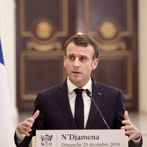 Le président de la République Emmanuel Macron est reçu par le président de la République du Tchad, Idriss Deby Itno, au palais présidentiel à N'Djamena. Le 23 décembre 2018. © Stéphane Lemouton / Bestimage