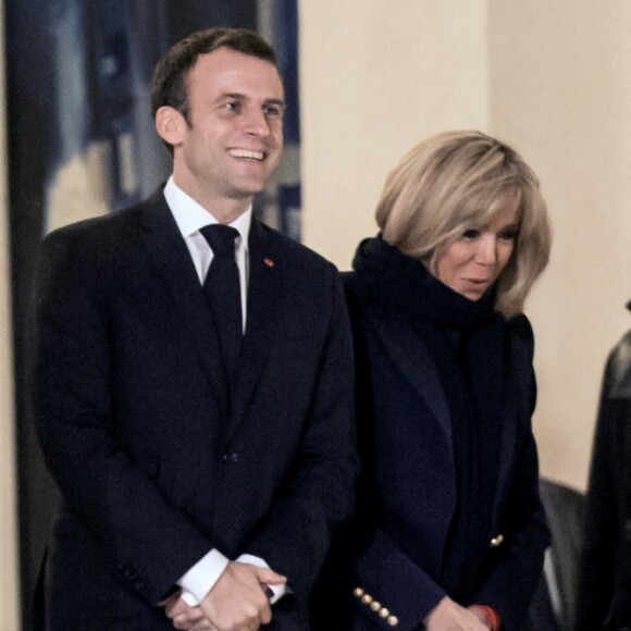 Le président de la république Emmanuel Macron et la première dame Brigitte Macron reçoivent les joueuses de handball, championnes d'Europe, au palais de l'Élysée à Paris le 17 décembre 2018. © Stéphane Lemouton/Bestimage