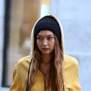 Gigi Hadid se promène dans les rues de New York le 29 décembre 2018.