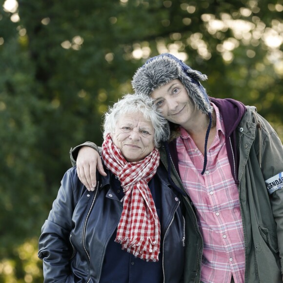 Corinne Masiero et Josée Dayan sur le tournage de "Capitaine Marleau" à Bordeaux le 20 septembre 2017.