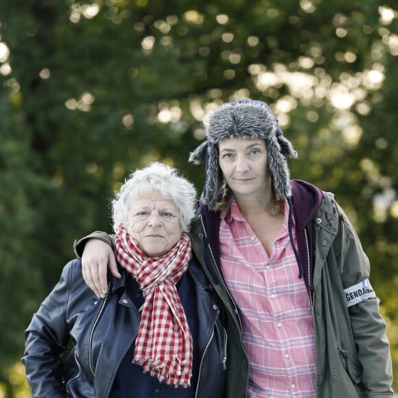 Corinne Masiero et Josée Dayan sur le tournage de "Capitaine Marleau" à Bordeaux le 20 septembre 2017.