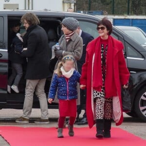 Anny Duperey avec sa fille Sara Giraudeau, son fils Gaël Giraudeau et ses petites filles - Cérémonie de remise de prix du 39e Festival Mondial du Cirque de Demain sur la Pelouse de Reuilly à Paris le 4 février 2018. © Pierre Perusseau/Bestimage