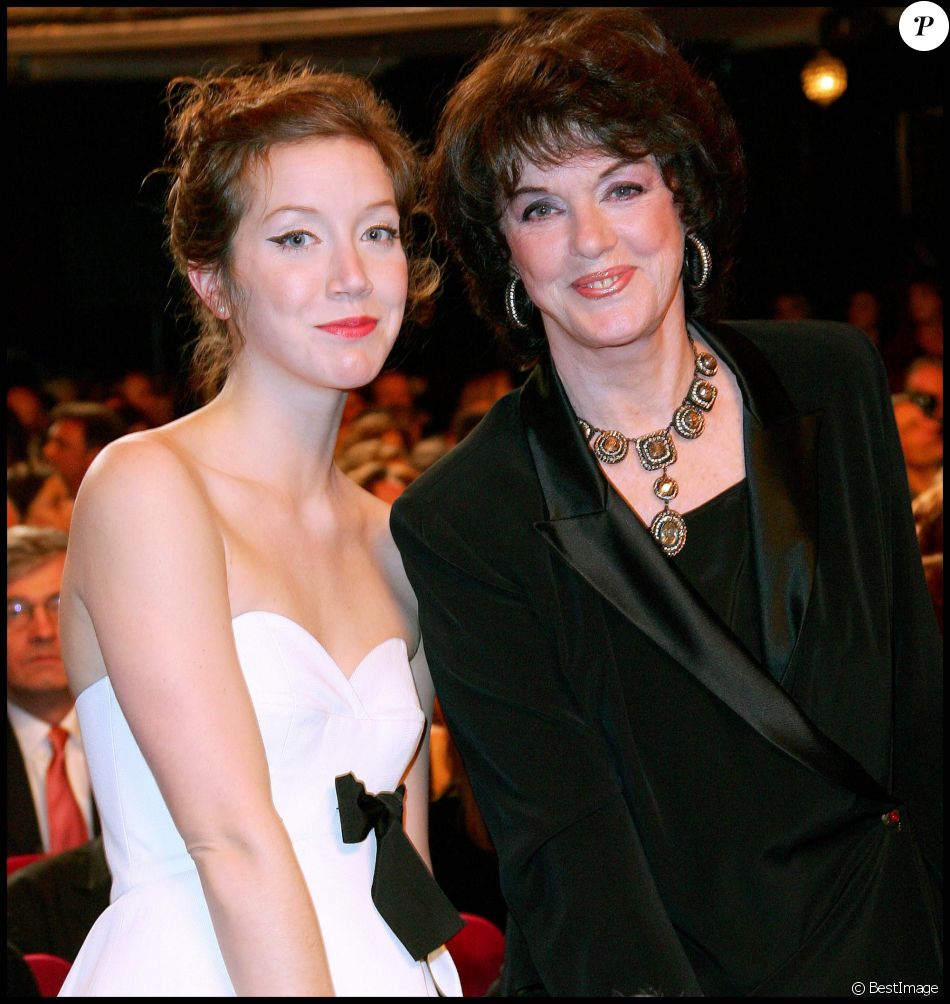 Sara Giraudeau et Anny Duperey à la 23e cérémonie des Molières à Paris, le 26 avril 2009.