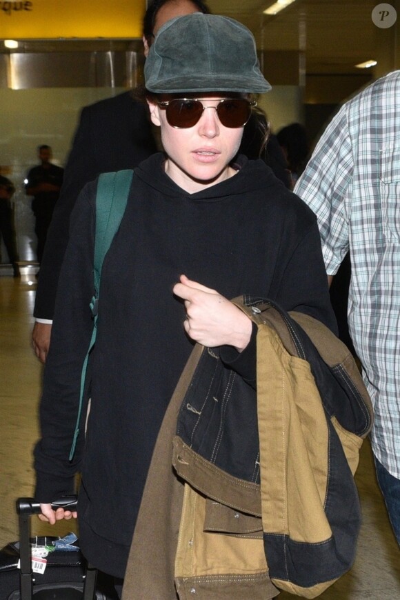 Ellen Page arrive à l'aéroport de Sao Paulo le 7 décembre 2018.