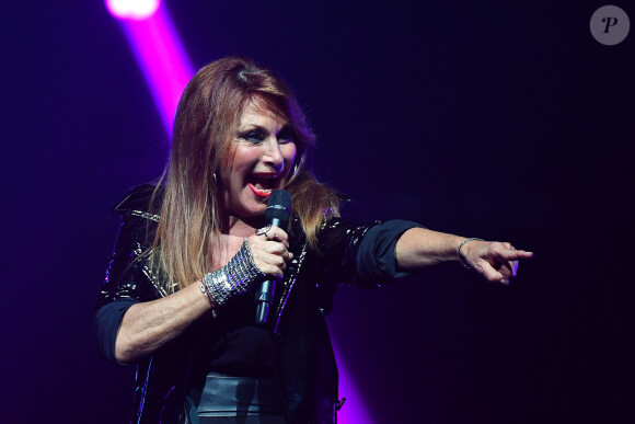Julie Pietri lors du concert "Stars 80" au Palais Nikaïa à Nice, le 6 décembre 2018. © Lionel Urman/Bestimage