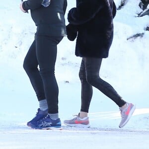 L'actrice Jennifer Aniston fait une promenade matinale dans la neige avec un ami le jour du Nouvel An à Jackson Hole, Wyoming, Etats-Unis, le 1er janvier 2019.