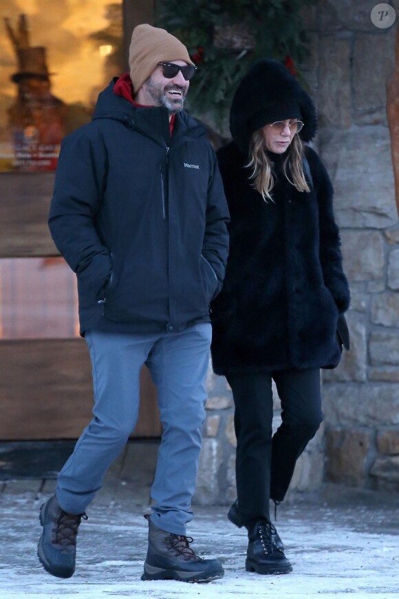 L'actrice Jennifer Aniston passe la journée du Nouvel An en compagnie de ses amis Jason Bateman et Jimmy Kimmel à Jackson Hole, Wyoming, Etats-Unis, le 1er janvier 2019.
