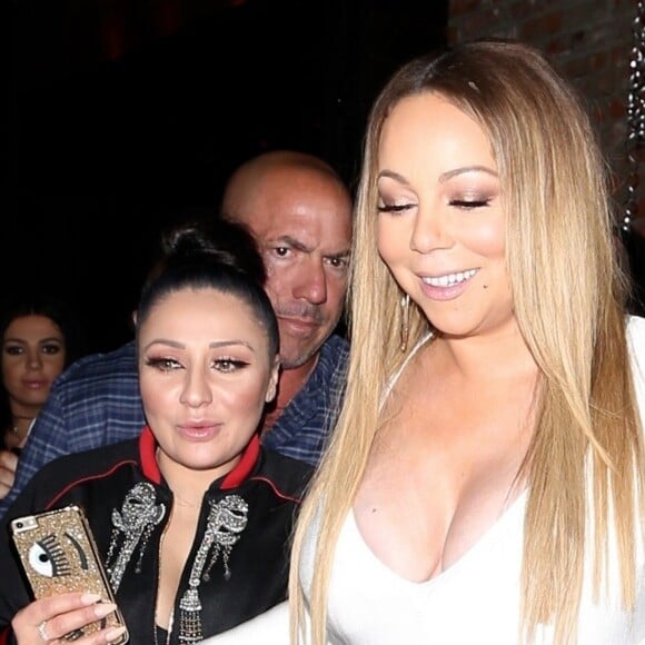 Mariah Carey et son assistante Lianna Azaria à la sortie du TAO Beauty & Essex à Hollywood, le 5 avril 2017.