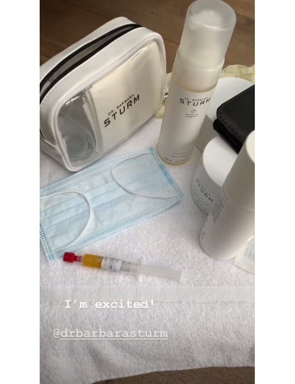 Le nouveau geste beauté "ensanglanté" de Victoria Beckham sur son compte Instagram.