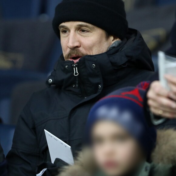 Guillaume Canet - People dans les tribunes du match de football PSG - Guingamp (9-0) au Parc des Princes à Paris le 19 janvier 2019.