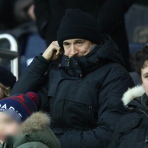 Guillaume Canet - People dans les tribunes du match de football PSG - Guingamp (9-0) au Parc des Princes à Paris le 19 janvier 2019.