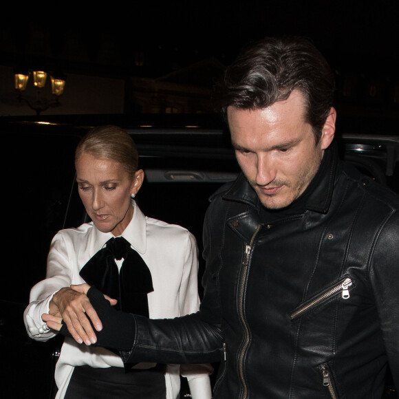 Céline Dion, Pepe Munoz à l'extérieur du défilé de mode Haute-Couture printemps-été 2019 "Giorgio Armani" à Paris. Le 22 janvier 2019