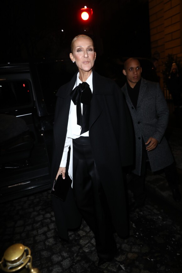 Celine Dion, avec Pepe Munoz, quitte son hôtel à Paris pour se rendre au défilé de mode Haute-Couture printemps-été 2019 "Giorgio Armani" le 22 janvier 2019 © Cyril Moreau / Bestimage