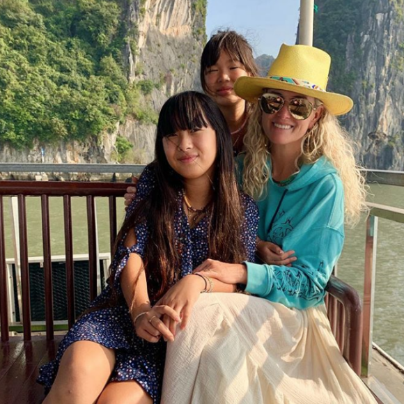 Laeticia Hallyday et ses filles, Jade et Joy, en vacances au Vietnam pour les fêtes de fin d'année - décembre 2018.