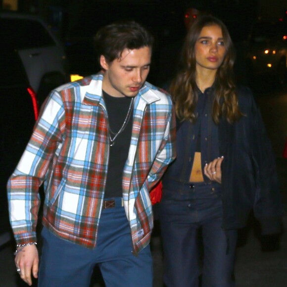 Victoria et D. Beckham et leur fils B. Beckham et sa compagne H. Cross sortent de la soirée Reebok dans le quartier de East Side à New York. En collaboration avec Reebok, la styliste Victoria Beckham présente une collection influencée par les années 90 et le basketteur S. O'Neal. Le 22 janvier 2019