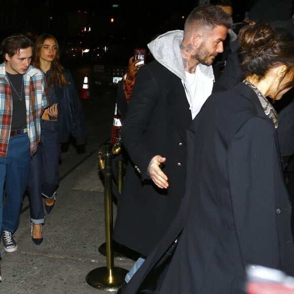 Victoria et D. Beckham et leur fils B. Beckham et sa compagne H. Cross sortent de la soirée Reebok dans le quartier de East Side à New York. En collaboration avec Reebok, la styliste Victoria Beckham présente une collection influencée par les années 90 et le basketteur S. O'Neal. Le 22 janvier 2019