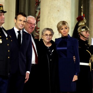 Le président de la République française Emmanuel Macron et la première dame Brigitte Macron accueillent le président de l'État d'Israël Reuven Rivlin et sa femme Nechama Rivlin - Dîner officiel en l'honneur du président israélien et sa femme au palais de l'Elysée à Paris, le 23 janvier 2019. © Dominique Jacovides/Bestimage