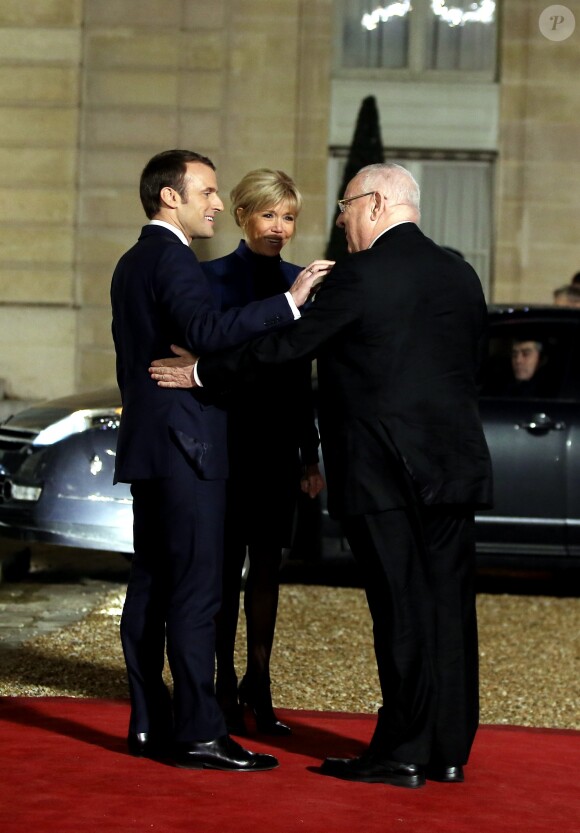 Le président de la République française Emmanuel Macron et la première dame Brigitte Macron accueillent le président de l'État d'Israël Reuven Rivlin et sa femme Nechama Rivlin - Dîner officiel en l'honneur du président israélien et sa femme au palais de l'Elysée à Paris, le 23 janvier 2019. © Dominique Jacovides/Bestimage
