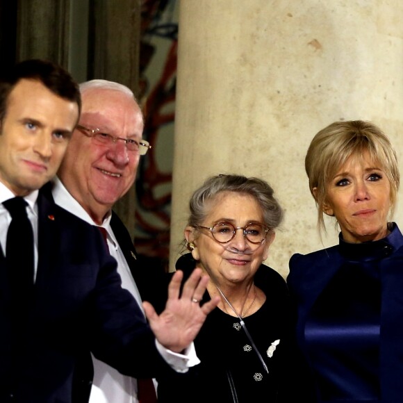 Le président de la République française Emmanuel Macron et la première dame Brigitte Macron accueillent le président de l'État d'Israël Reuven Rivlin et sa femme Nechama Rivlin - Dîner officiel en l'honneur du président israélien et sa femme au palais de l'Elysée à Paris, le 23 janvier 2019. © Dominique Jacovides/Bestimage