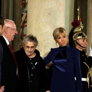 Le président de la République française Emmanuel Macron et la première dame Brigitte Macron accueillent le président de l'État d'Israël Reuven Rivlin et sa femme Nechama Rivlin - Dîner officiel en l'honneur du président israélien et sa femme au palais de l'Elysée à Paris, le 23 janvier 2019. © Dominique Jacovides/Bestimage