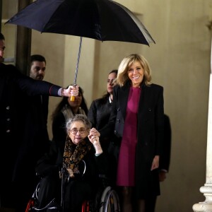 Brigitte Macron raccompagne la première dame isréalienne Nechama Rivlin sur le perron du palais de l'Elysée à Paris, le 23 janvier 2019. © Dominique Jacovides/Bestimage