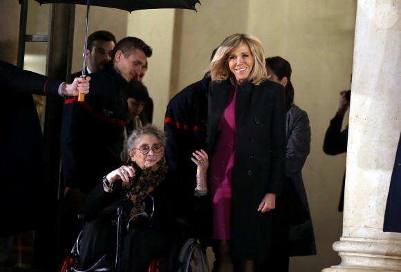 Brigitte Macron raccompagne la première dame isréalienne Nechama Rivlin sur le perron du palais de l'Elysée à Paris, le 23 janvier 2019. © Dominique Jacovides/Bestimage