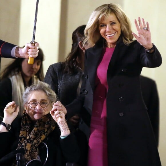 Brigitte Macron raccompagne la première dame isréalienne Nechama Rivlin sur le perron du palais de l'Elysée à Paris, le 23 janvier 2019. © Dominique Jacovides/Bestimage