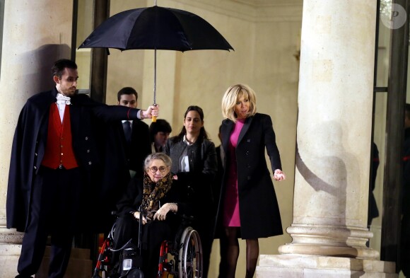 Brigitte Macron raccompagne la première dame isréalienne Nechama Rivlin sur le perron du palais de l'Elysée à Paris, le 23 janvier 2019. © Dominique Jacovides/Bestimage