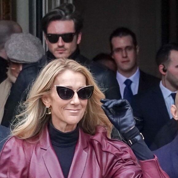 Céline Dion sort de l'hôtel de Crillon pour se rendre à la maison Givenchy à Paris le 24 janvier 2019.