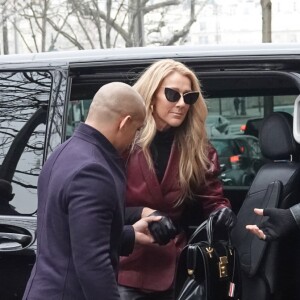 Céline Dion sort de l'hôtel de Crillon pour se rendre à la maison Givenchy à Paris le 24 janvier 2019.
