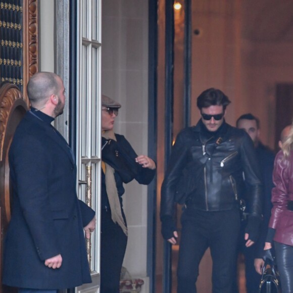Céline Dion sort de l'hôtel de Crillon pour se rendre à la maison Givenchy à Paris le 24 janvier 2019.