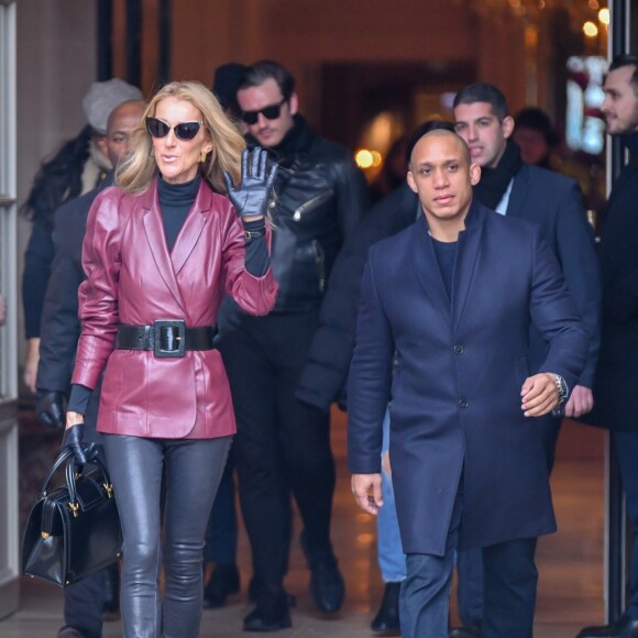 Céline Dion sort de l'hôtel de Crillon pour se rendre à la maison Givenchy à Paris le 24 janvier 2019.