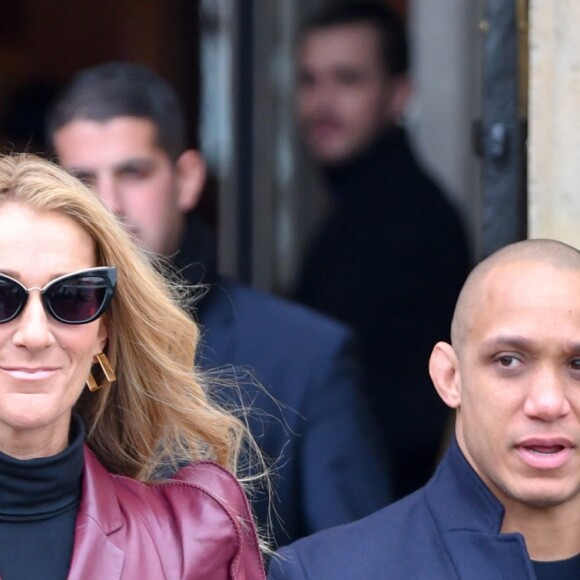 Céline Dion sort de l'hôtel de Crillon pour se rendre à la maison Givenchy à Paris le 24 janvier 2019.