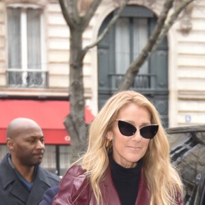 Céline Dion sort de l'hôtel de Crillon pour se rendre à la maison Givenchy à Paris le 24 janvier 2019.