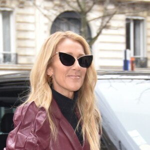 Céline Dion sort de l'hôtel de Crillon pour se rendre à la maison Givenchy à Paris le 24 janvier 2019.