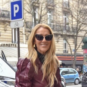 Céline Dion sort de l'hôtel de Crillon pour se rendre à la maison Givenchy à Paris le 24 janvier 2019.
