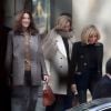Brigitte Macron raccompagne les anciennes premières dames Carla Bruni-Sarkozy et Valérie Trierweiler après un déjeuner au palais de l'Elysée à Paris le 24 janvier 2019.