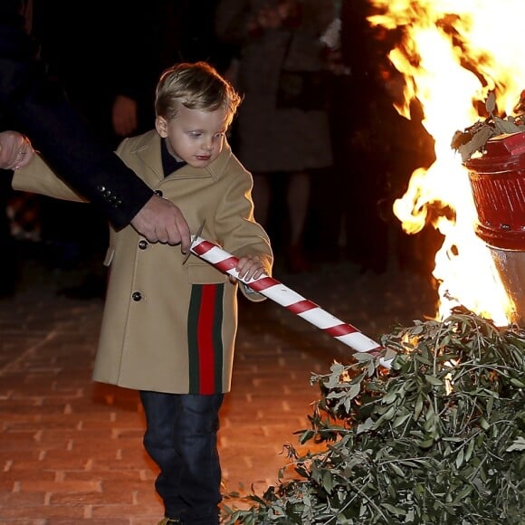 Le prince Albert II et la princesse Charlene de Monaco, avec leur fils le prince Jacques, ont participé aux célébrations de Sainte Dévote dans la soirée du samedi 26 janvier 2019. Après la procession et la messe, ils ont incendié la barque commémorant la légende de la patronne de la principauté. ©Jean-François Ottonello/Bestimage