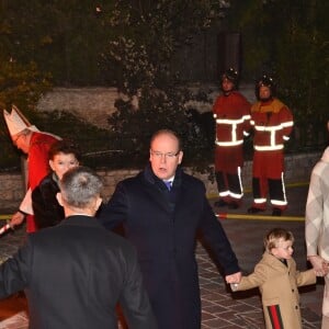 Le prince Albert II et la princesse Charlene de Monaco, avec leur fils le prince héréditaire Jacques, ont participé aux célébrations de Sainte Dévote dans la soirée du samedi 26 janvier 2019. © Bruno Bebert/Bestimage