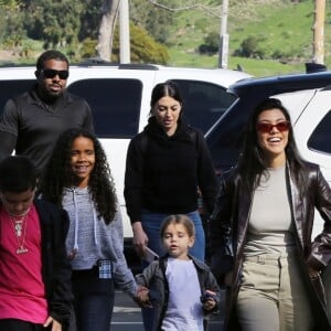 Exclusif - Kourtney Kardashian est allée manger des glaces avec ses enfants Mason et Reign ainsi qu'avec son ami Harry Hudson à Malibu, Los Angeles. Sophia Pippen, la fille de Larsa Younan Pippen est de la partie ! Le 27 janvier 2019.