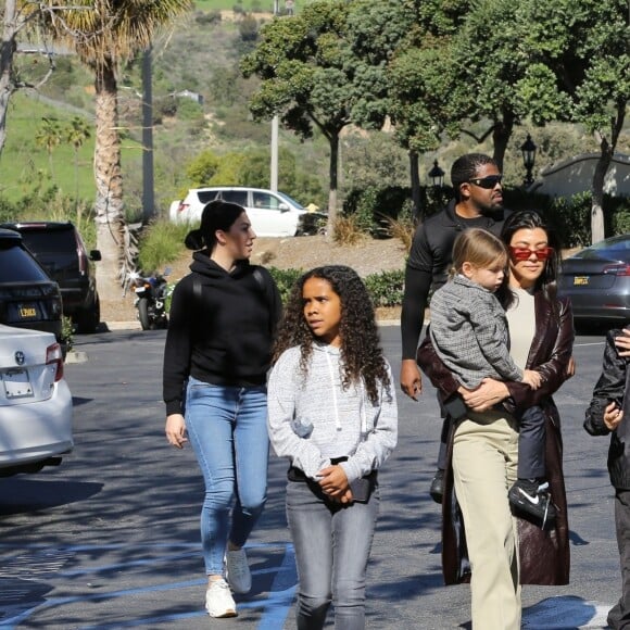 Exclusif - Kourtney Kardashian est allée manger des glaces avec ses enfants Mason et Reign ainsi qu'avec son ami Harry Hudson à Malibu, Los Angeles. Sophia Pippen, la fille de Larsa Younan Pippen est de la partie ! Le 27 janvier 2019.